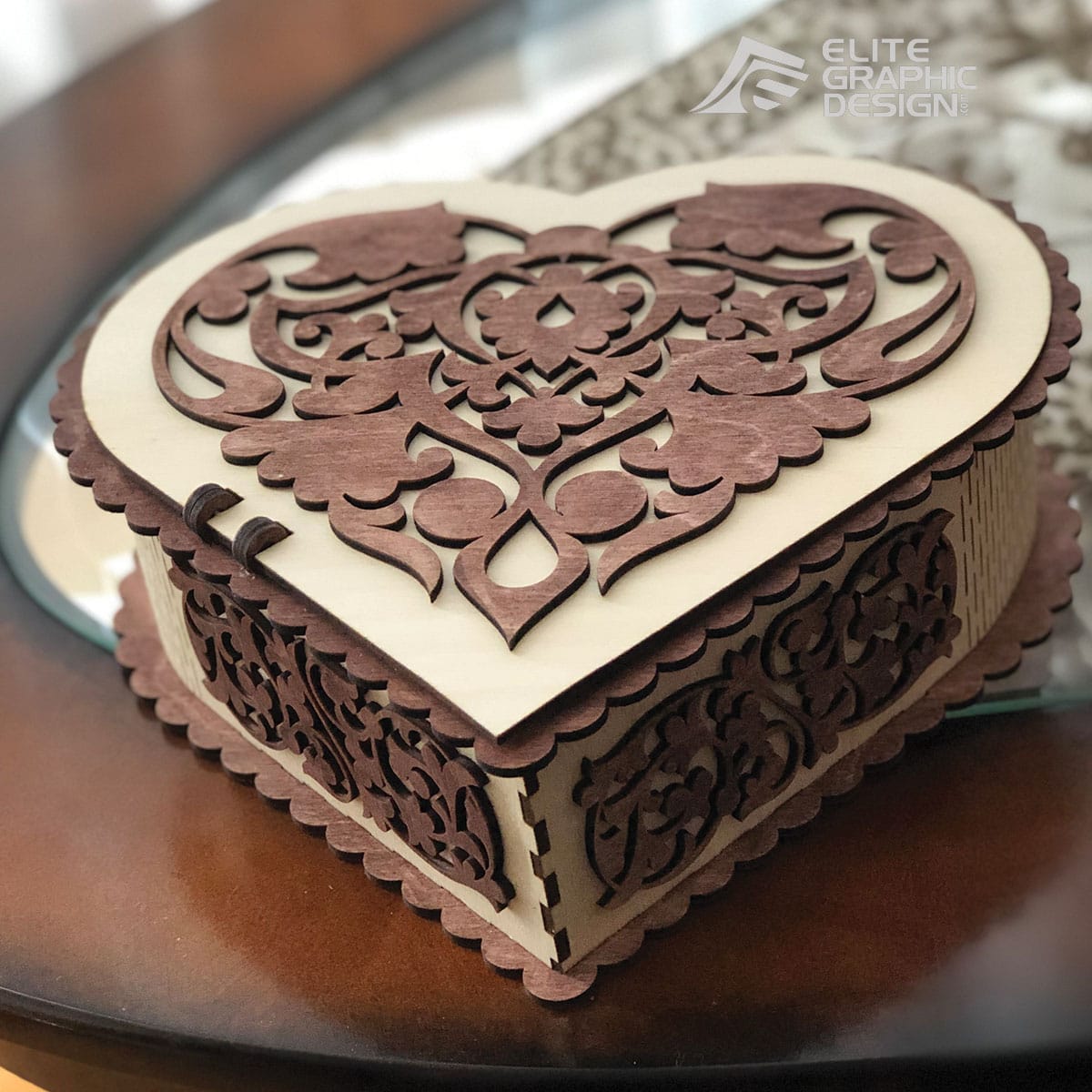 Boîte cadeau coeur en bois 3 Boîte cadeau en bois découpée au laser avec prénom personnalisé – Motif fleur